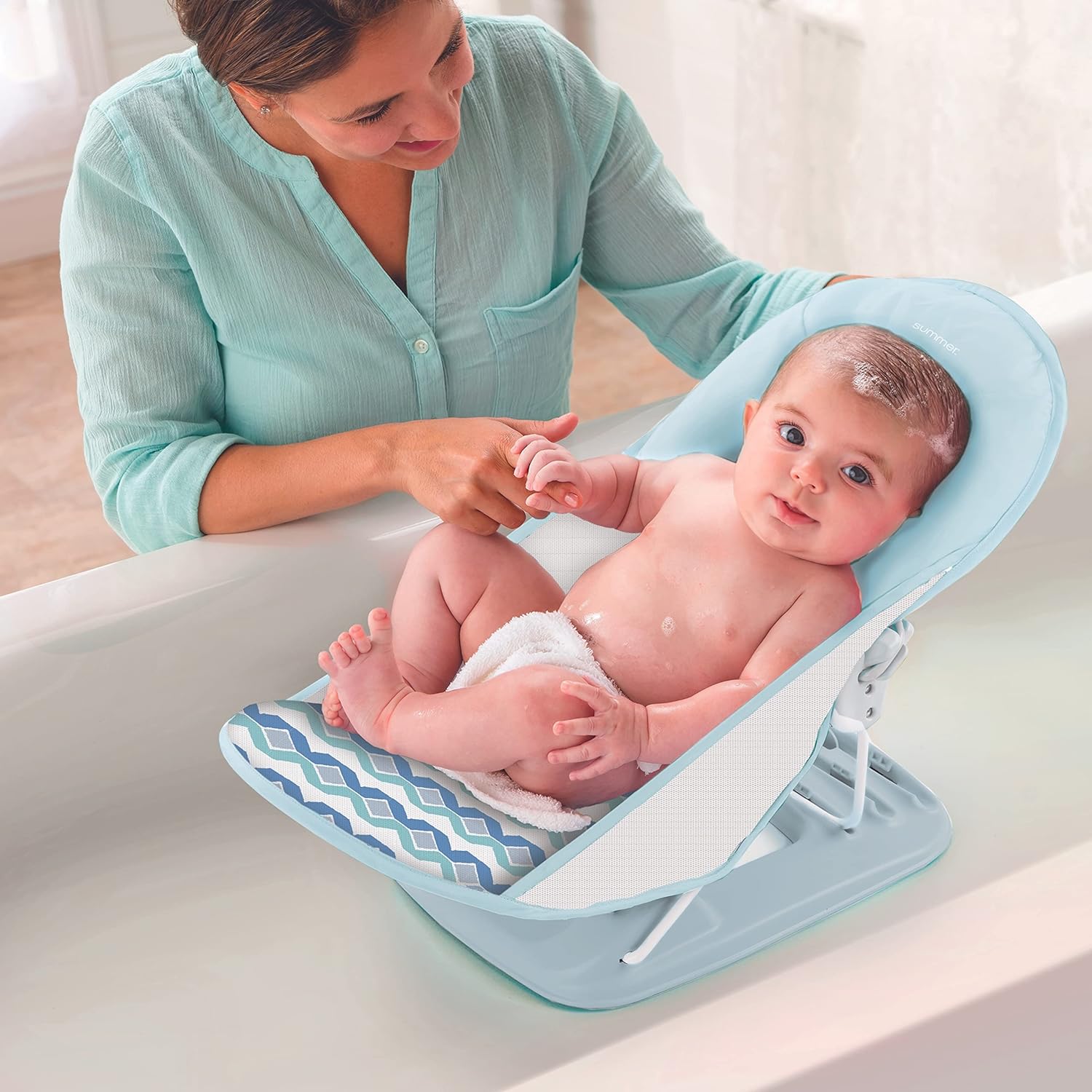 Summer Infant Deluxe Baby Bather With Warming Wings (Green Triangle) - Bath Support for Use in the Sink or Adult Tub